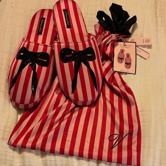 NWT Victoria's Secret Red and Pink Striped Slippers with Sequined Black Bows - Picture 1 of 10